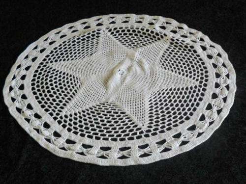 HAND CROCHETED COTTON DOILIE 45 CM