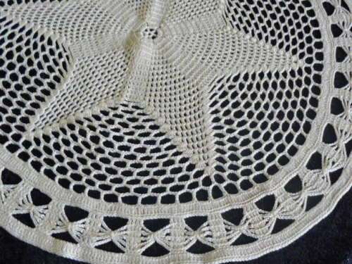 HAND CROCHETED COTTON DOILIE 45 CM