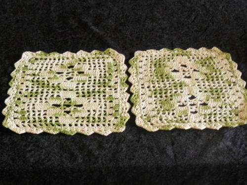 2 X GREEN AND CREAM HAND CROCHETED DOILIS 19 X 19 CM