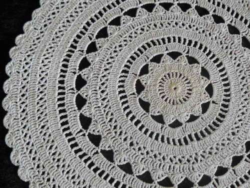 HAND CROCHETED COTTON DOILIE