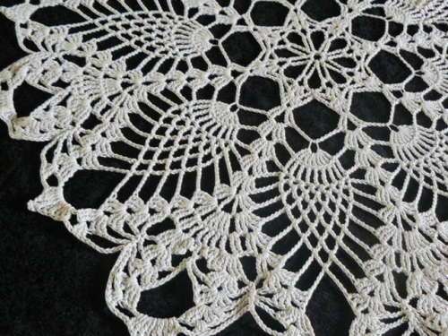 HAND CROCHETED VINTAGE COTTON DOILIE 67 CM