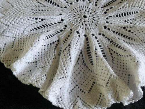 VINTAGE HAND KNITTED TABLE CLOTH