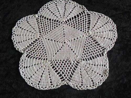 PINK HAND CROCHETED DOILIE
