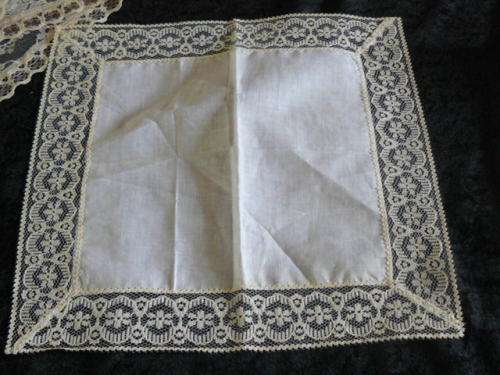 VINTAGE DOOCK, HANKIE AND GLOVES