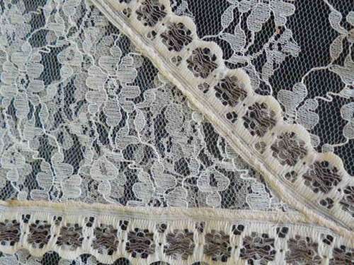 VINTAGE DOOCK, HANKIE AND GLOVES