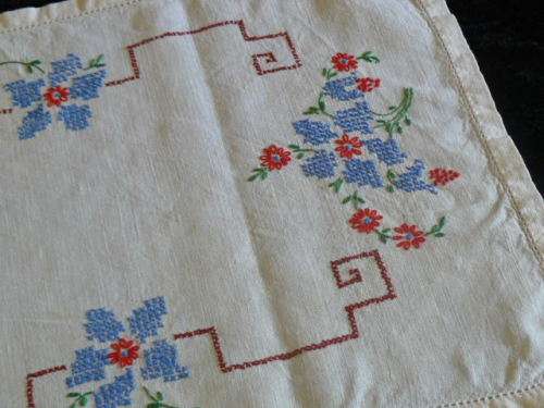 VINTAGE CTTON CROSS STITCH TRAY CLOTH