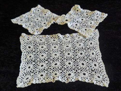 VINTAGE HAND CROCHETED COTTON DOILIE SET