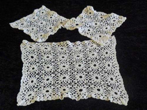 VINTAGE HAND CROCHETED COTTON DOILIE SET
