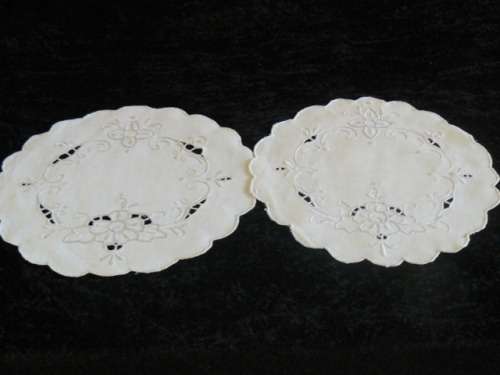 VINTAGE COTTON DOILIES X 2
