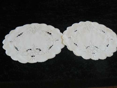 VINTAGE COTTON DOILIES X 2