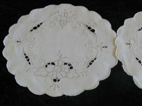 VINTAGE COTTON DOILIES X 2