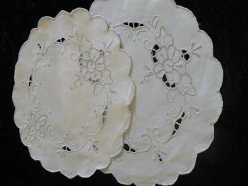 VINTAGE COTTON DOILIES X 2