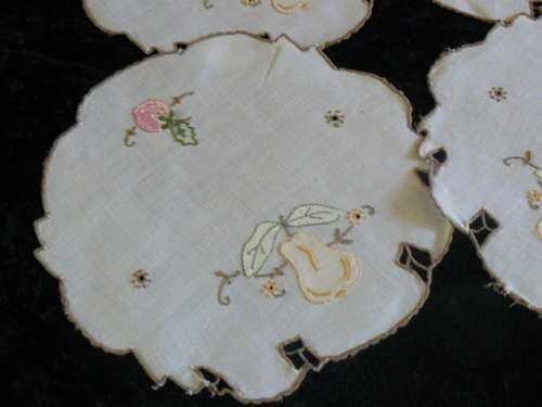 VINTAGE COTTON DOILIE SET X 4 LOVELY