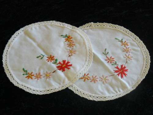 VINTAGE COTTON DOILIE SET