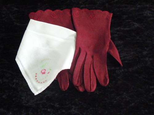 HAND EMBROIDERED COTTON VINTAGE HANKIE AND GLOVES