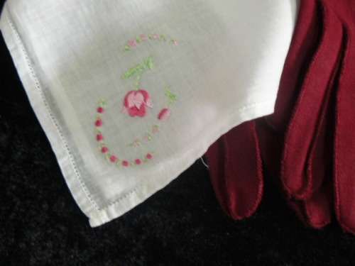 HAND EMBROIDERED COTTON VINTAGE HANKIE AND GLOVES