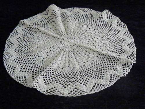 VINTAGE COTTON HAND CROCHETED DOILIE 42 CM
