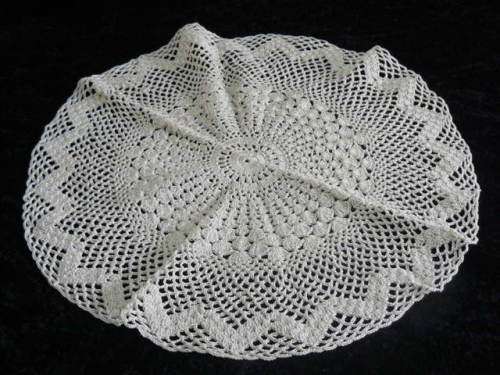 VINTAGE COTTON HAND CROCHETED DOILIE 42 CM