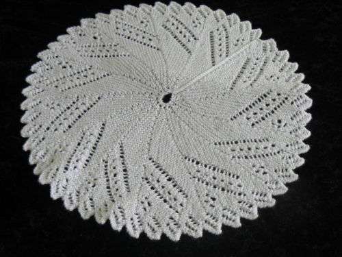 VINTAGE COTTON HAND KNITTED DOILIE 31 CM