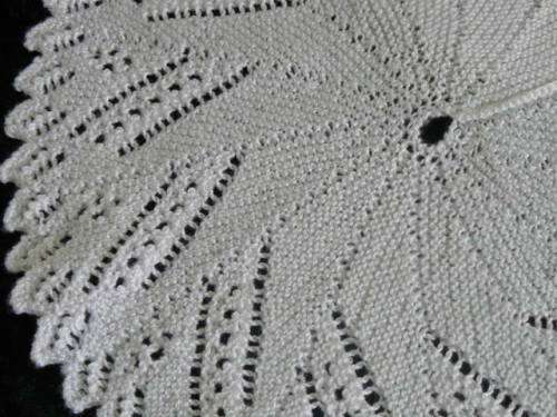 VINTAGE COTTON HAND KNITTED DOILIE 31 CM
