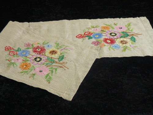 VINTAGE COTTON TABLE RUNNER