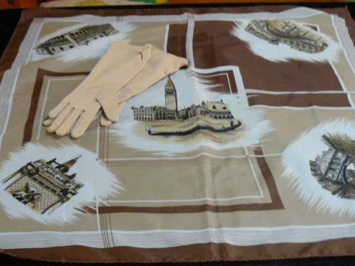 SCARVE ITALY AND GLOVES