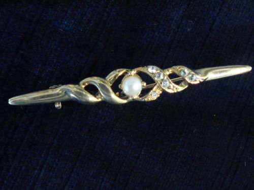 GOLD TONED WIH BLING AND FOUX PEARL BROOCH