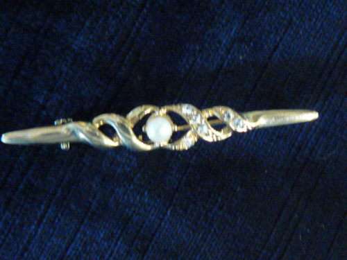 GOLD TONED WIH BLING AND FOUX PEARL BROOCH