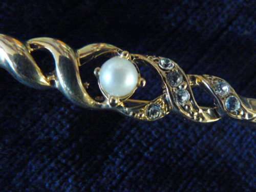 GOLD TONED WIH BLING AND FOUX PEARL BROOCH