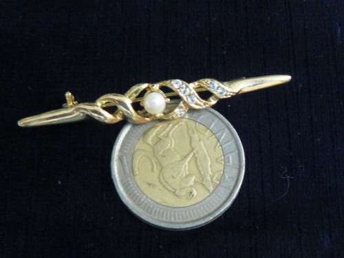 GOLD TONED WIH BLING AND FOUX PEARL BROOCH