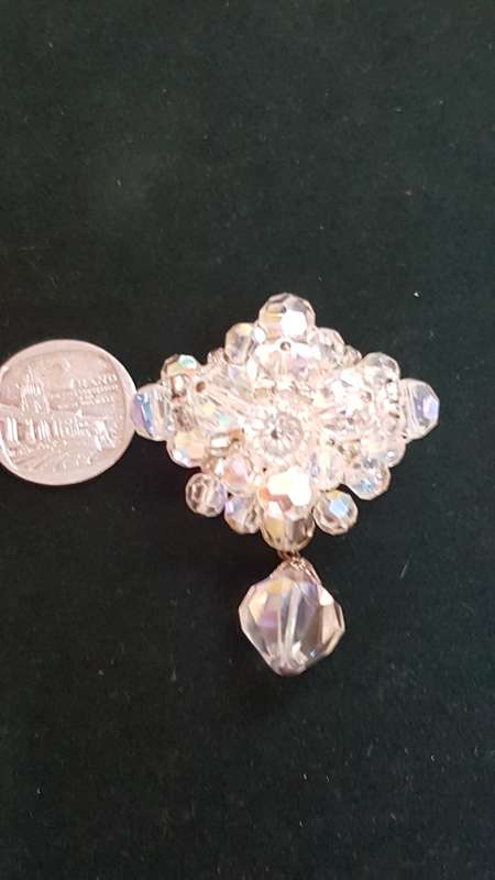 Stunning Vintage Aurora Crystal glass brooch