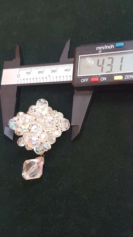 Stunning Vintage Aurora Crystal glass brooch