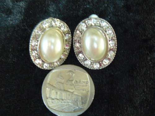 FAUX PEARL AND BLING STUD EARRINGS