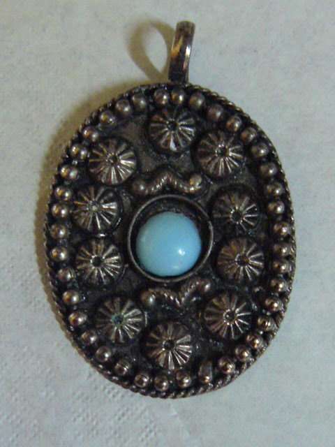 VINTAGE LIKE PENDANT WTH SEMI PRECIOUS STONES