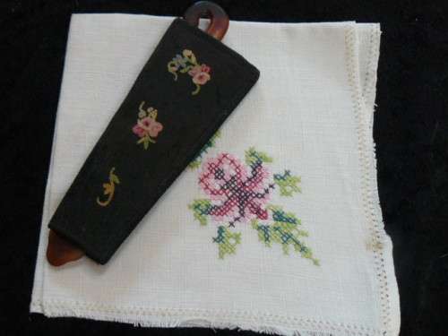 PETIT POINT VINTAGE POCKET COMB