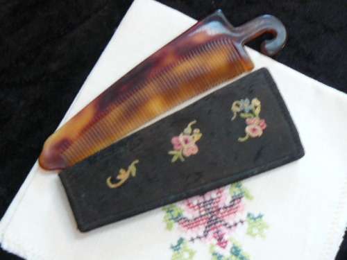 PETIT POINT VINTAGE POCKET COMB