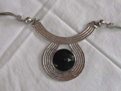LOVELY FASHION NECKLACE