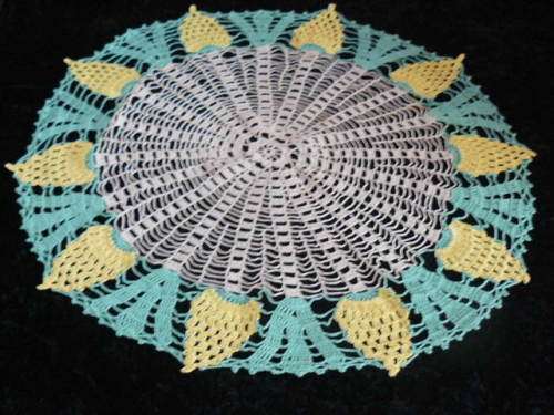 VINTAGE COTTON HAND CROCHETED DOILIE