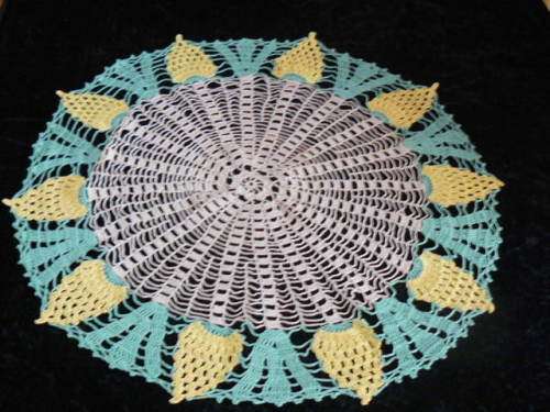 VINTAGE COTTON HAND CROCHETED DOILIE