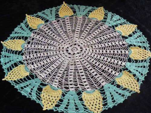 VINTAGE COTTON HAND CROCHETED DOILIE