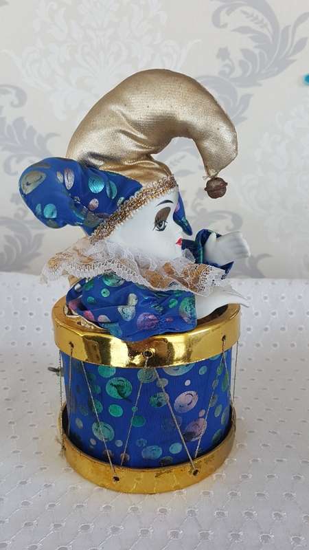 Vintage musical wind up clown/jasper