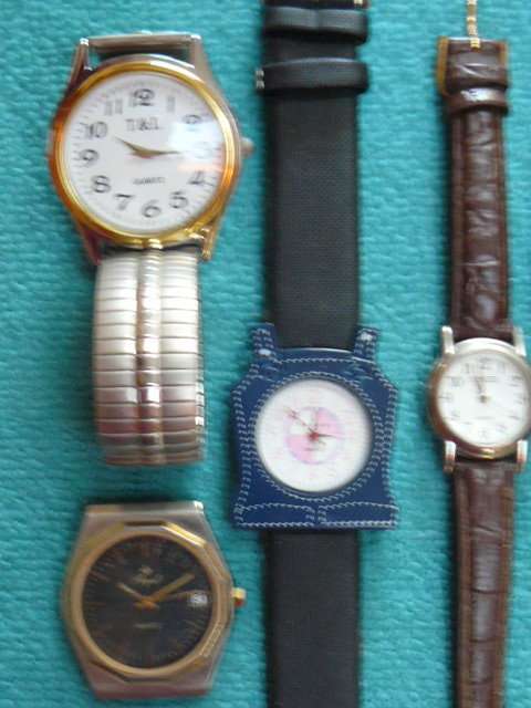 QUARTZ WATCHES SOLD AS SPARES SOME ONLY NEED A BATTERY