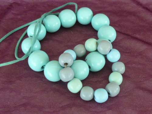 WOODEN BEADDED NECKLACE AND BRACELETT