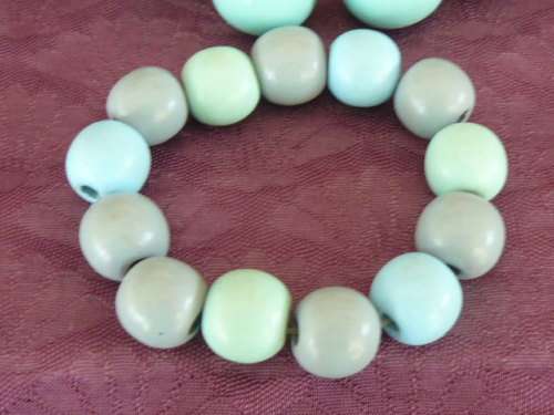 WOODEN BEADDED NECKLACE AND BRACELETT