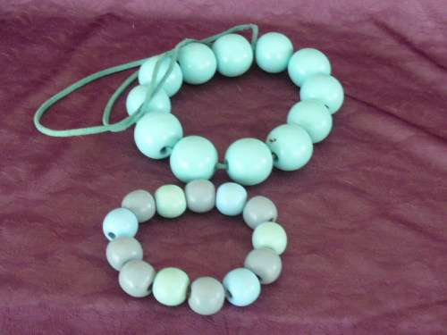 WOODEN BEADDED NECKLACE AND BRACELETT
