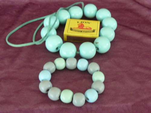 WOODEN BEADDED NECKLACE AND BRACELETT