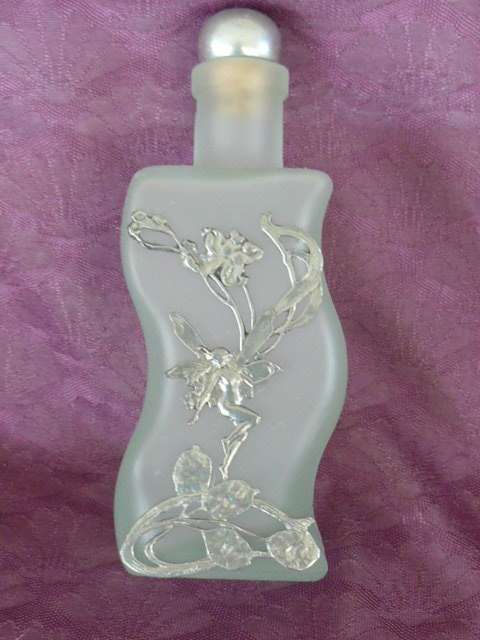 REFILABLE GLASS BOTTLE WITH DESIGN