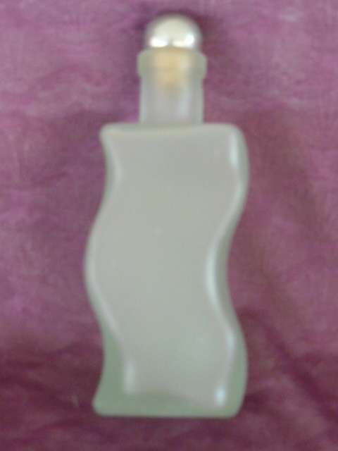 REFILABLE GLASS BOTTLE WITH DESIGN