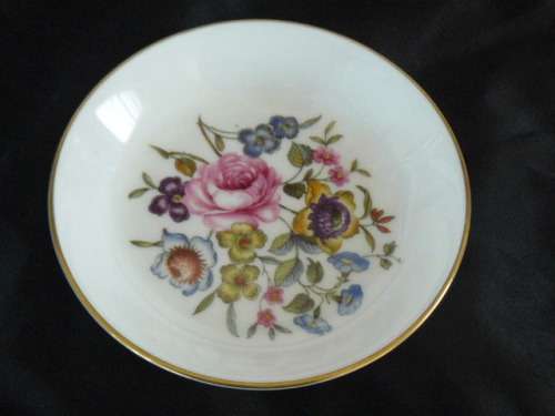 ROYAL WORCESTER ENGLAND 10.5 CM