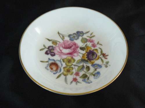 ROYAL WORCESTER ENGLAND 10.5 CM
